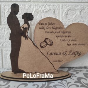 Personalizirani drveni stalak za mladence