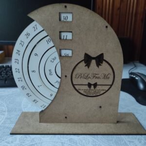 Stolni kalendar od drva