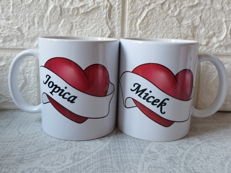 Set personaliziranih šalica u obliku srca