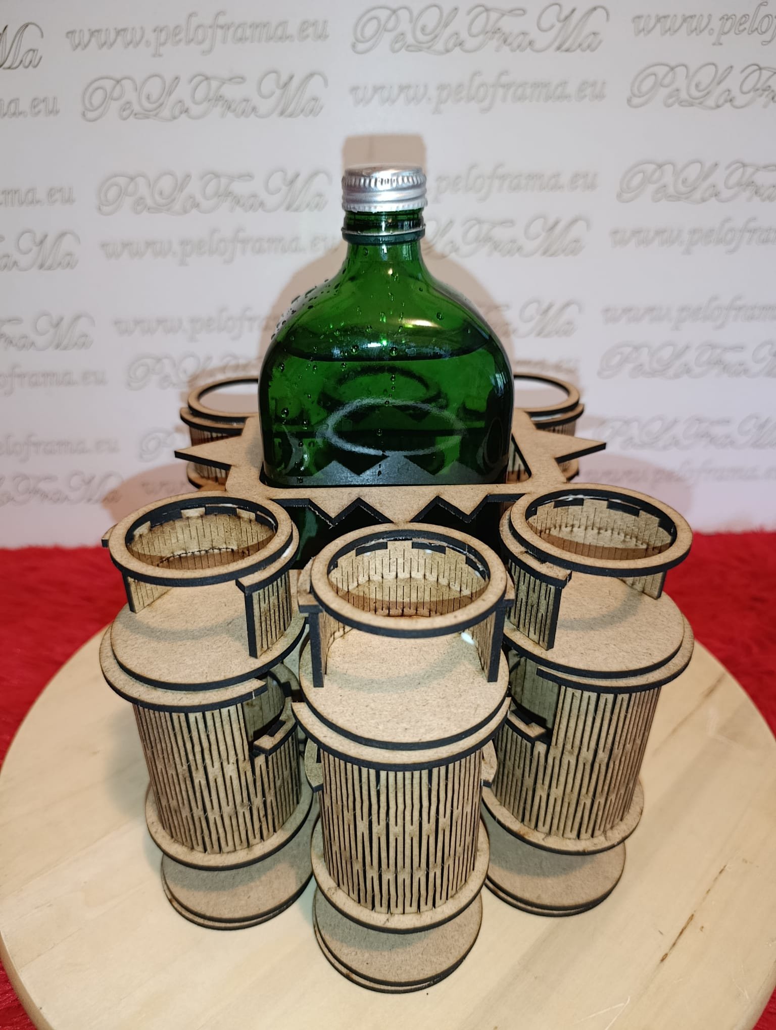 Drveni stalak za Jägermeister i čašice - Slika 2