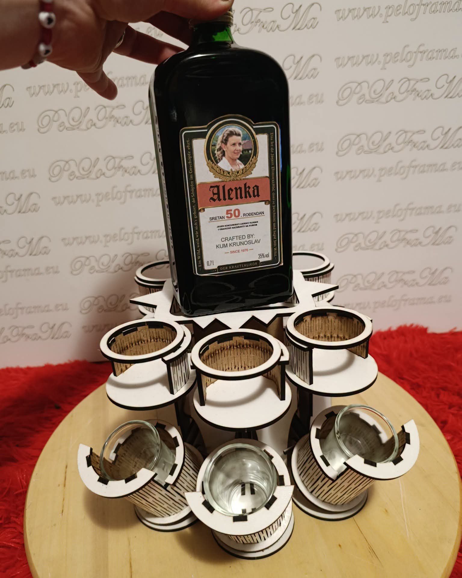 Drveni stalak za Jägermeister i čašice